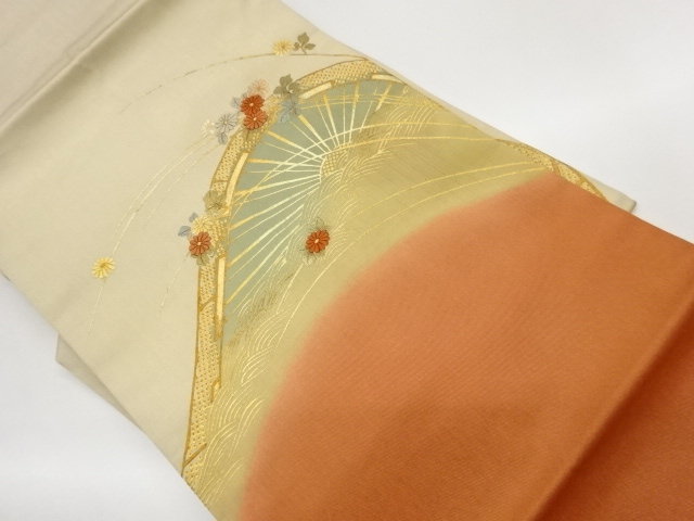 JAPANESE KIMONO / CHRYSANTHEMUM PATTERN EMBROIDERY / GOLD WAVE NAGOYA